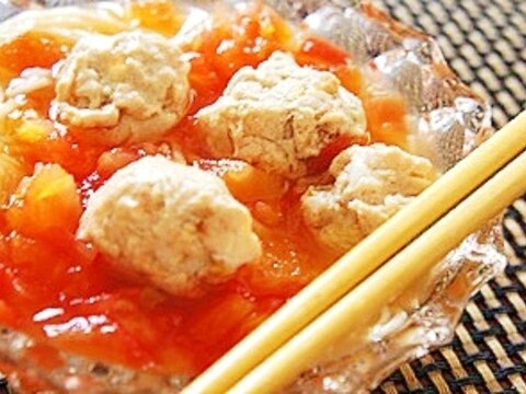 マグロ団子の、アジア風トマト涼麺